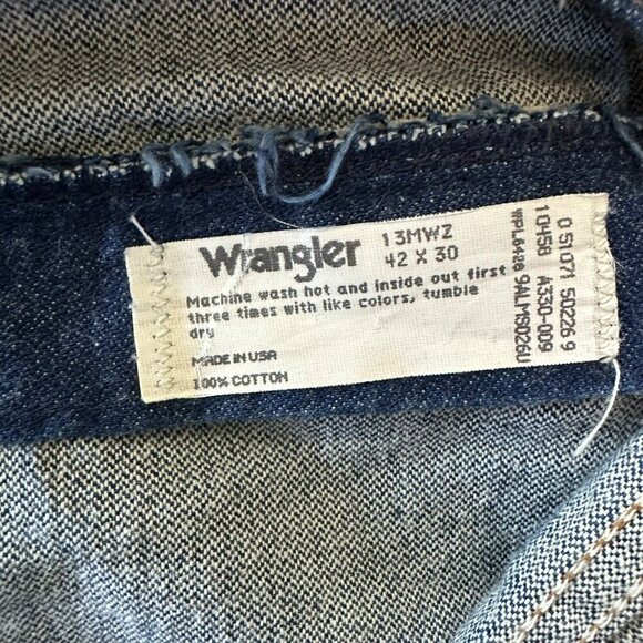 Vintage Blue Denim Jeans With Classic Fit & Slightly Worn Charm - Picture 7 of 8